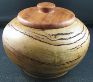 box stringybark with redgum lid